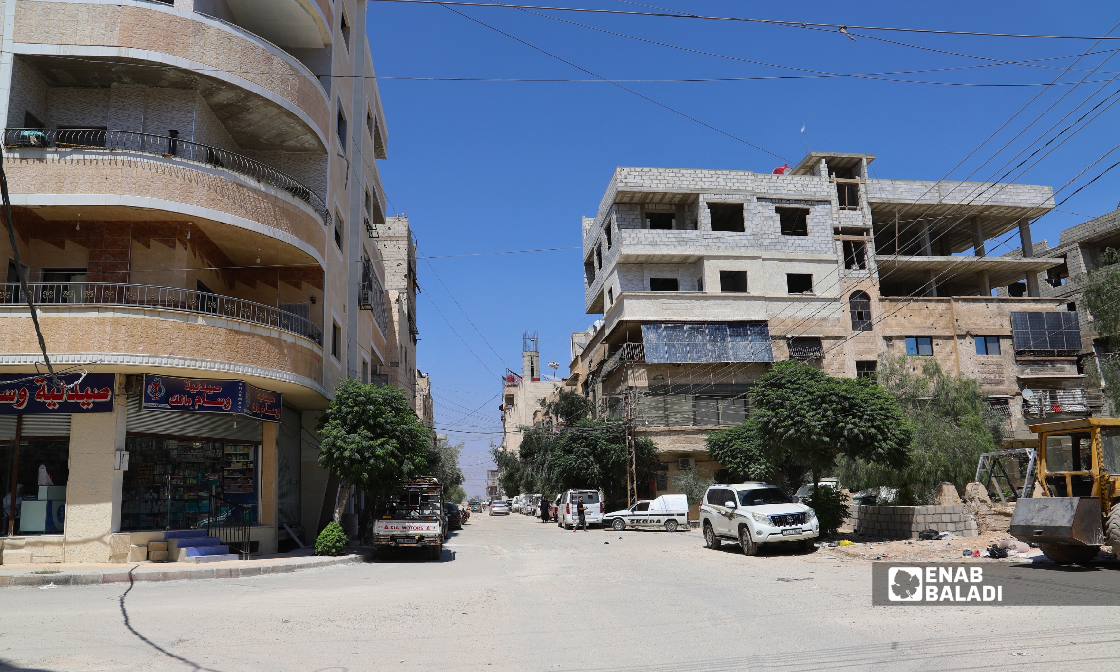 ألواح طاقة شمسية على بناء في حي الشاميات قرب حديقة المهندسين 