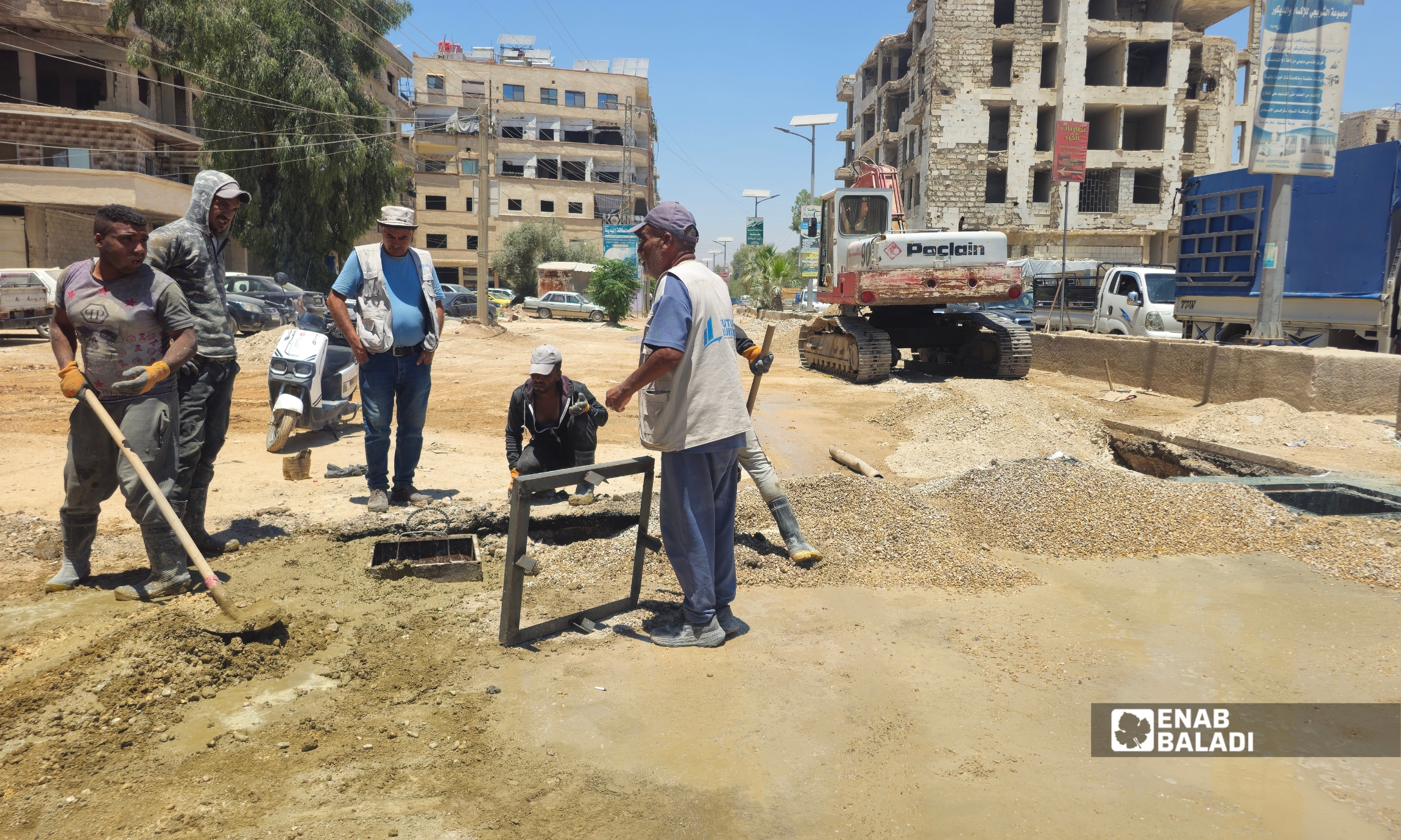 بعد شكاوى الشتاء.. بلدية داريا تركب مطريات تمهيدًا لتزفيت الكورنيش 17 تنفيذ أعمال تركيب مطريات لتصريف مياه الأمطار بالقرب من دوار الفرن الآلي في داريا