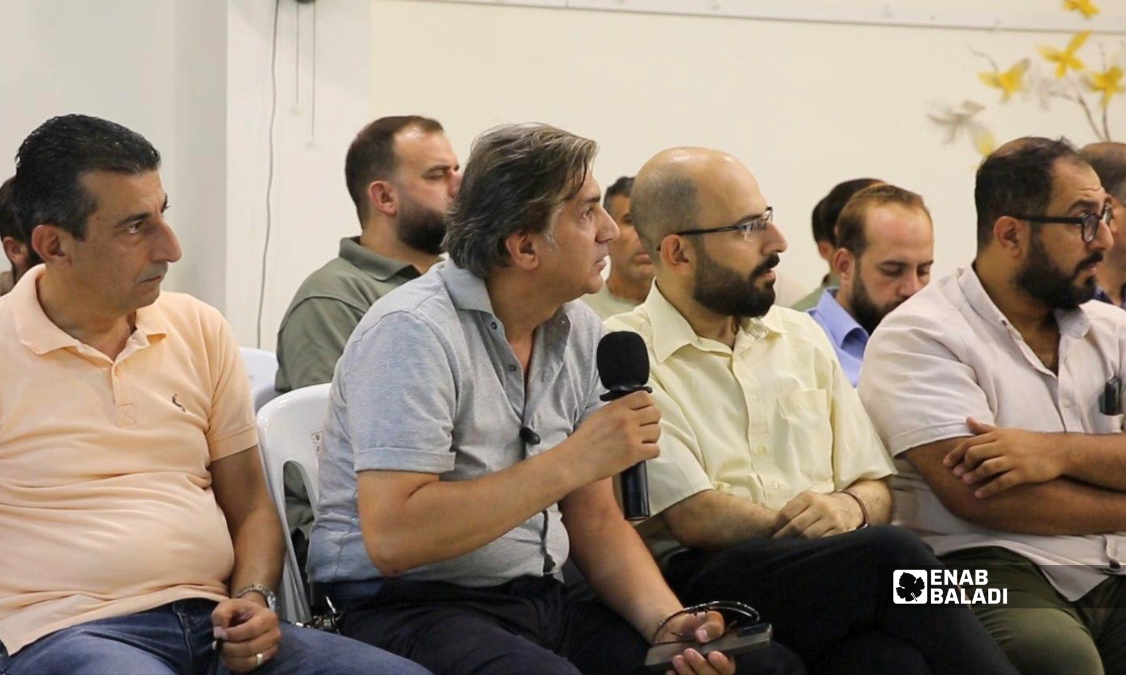 جانب من حضور اللقاء الحواري حول مجلس الشعب وأولويات المرحلة القادمة في مدينة داريا