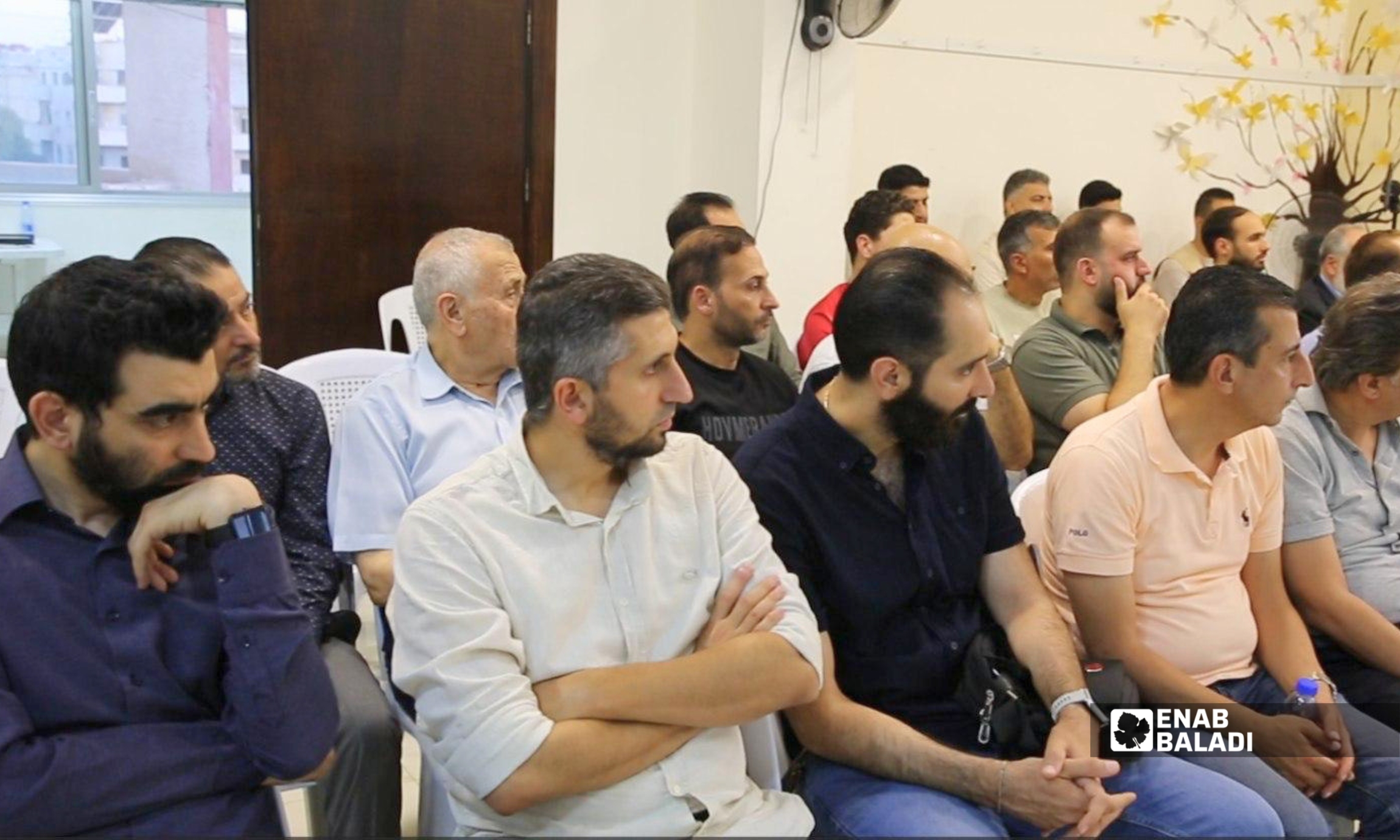 جانب من حضور اللقاء الحواري حول مجلس الشعب وأولويات المرحلة القادمة في مدينة داريا