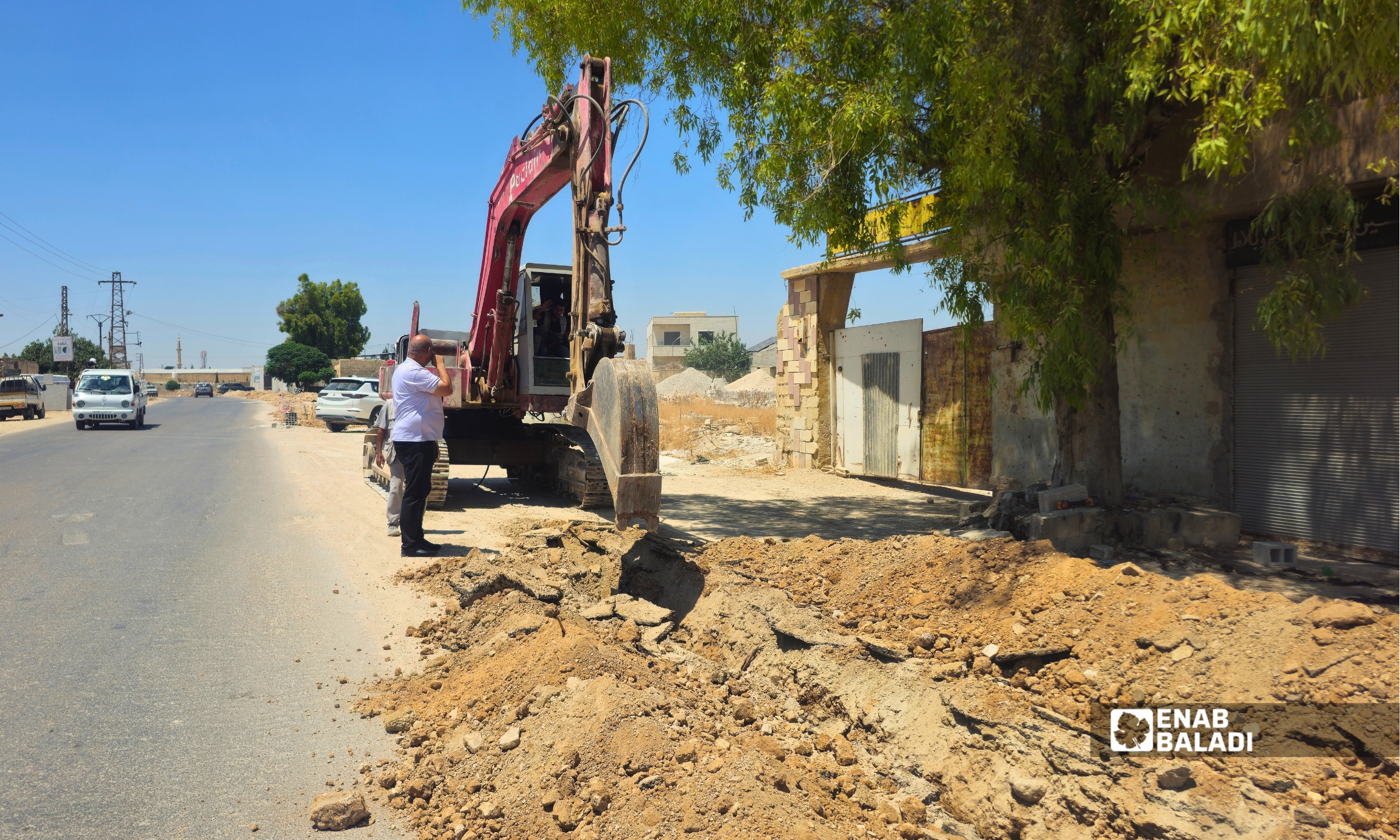 أعمال حفر لتنفيذ خط التوتر المتوسط الجديد في منطقة الفصول الأربعة بمدينة داريا