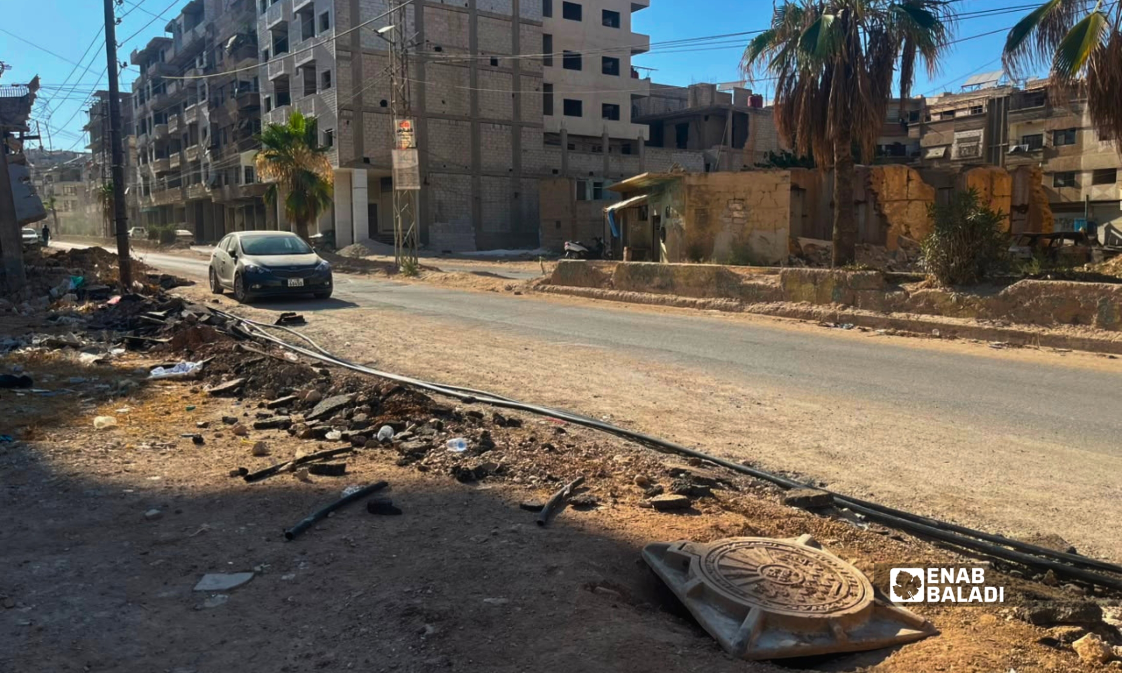 تمديد أكبال اتصالات في شارع المعضمية في مدينة داريا