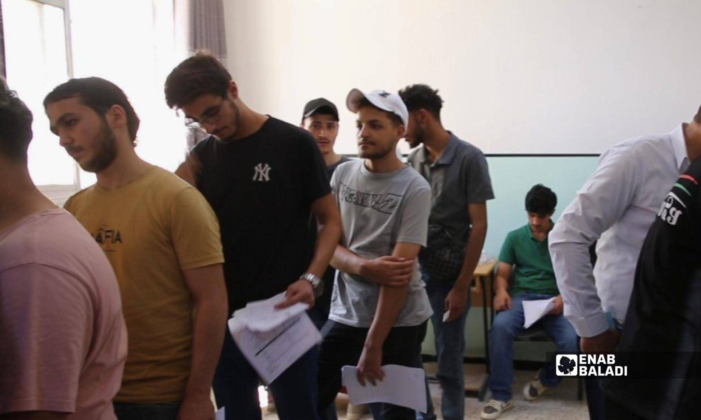 بعد إعلان نتائج البكالوريا.. طلاب في داريا يقدمون اعتراضاتهم والمجمع يوضح آلية المراجعة 9 طلاب وذووهم خلال تقديم اعتراضات على نتائج البكالوريا في المجمع التربوي بمدينة داريا