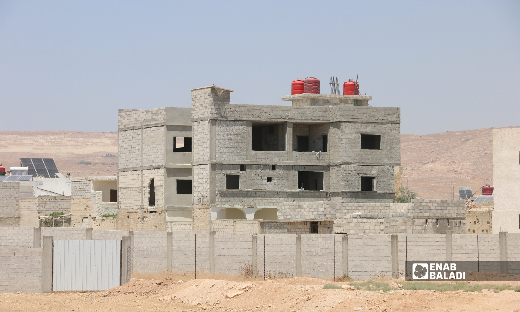 الطريق الوسطاني بداريا الممتد من ساحة شريدي إلى جامع الفارس - 8 آب 2026 (عنب بلدي - محمد مشمشتين)