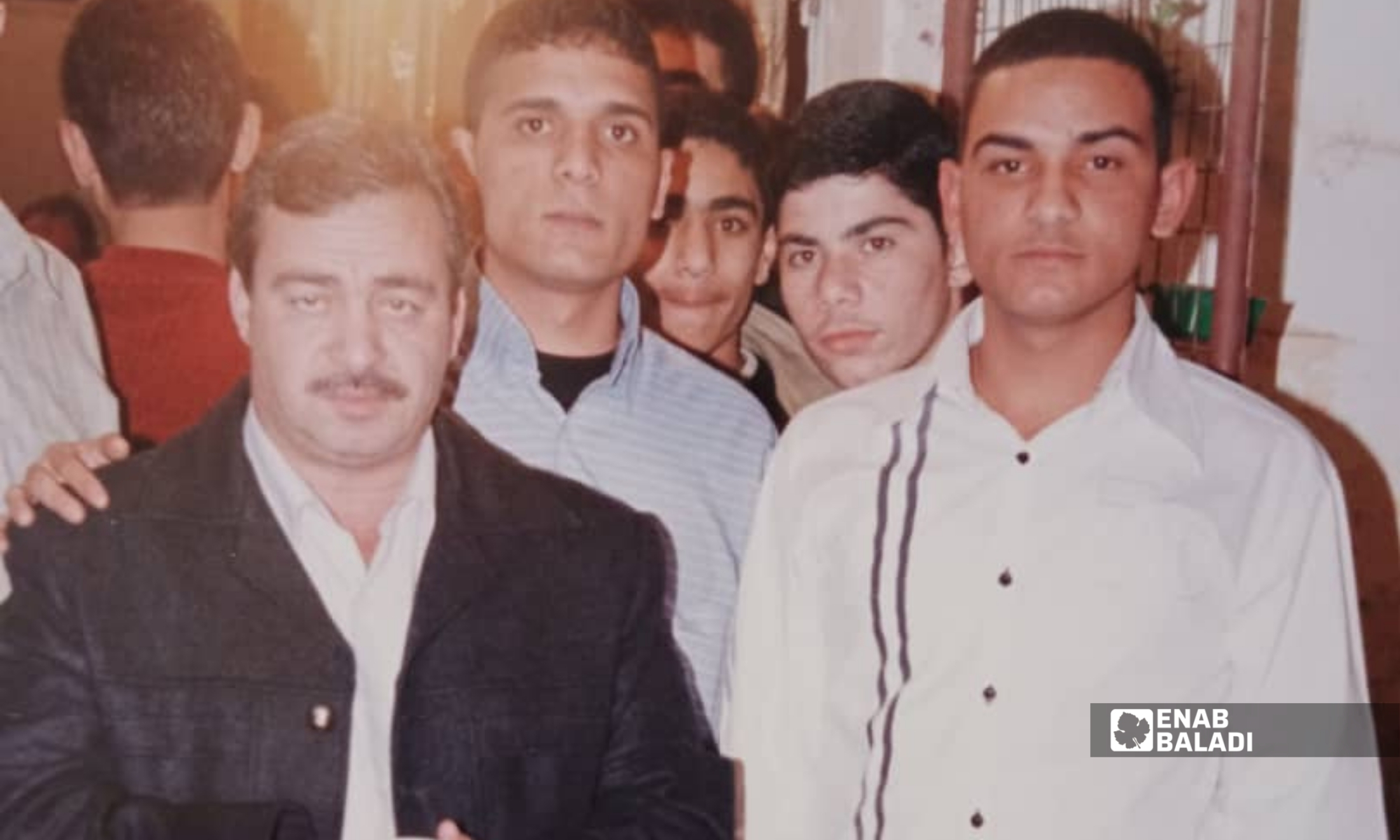 هيثم عودة (أبو حسام) في إحدى المناسبات بداريا عام 2004، بعد أن اعتزل الغناء (عنب بلدي - أرشيف محمد كامل)