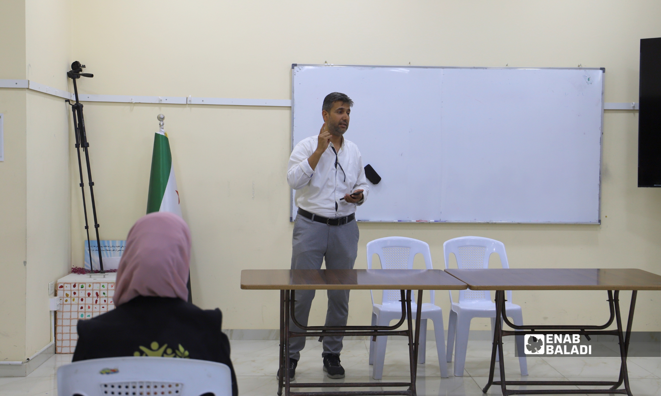 طالبات خلال جلسة للتعريف بالاختصاصات الجامعية في المركز الثقافي بمدينة داريا