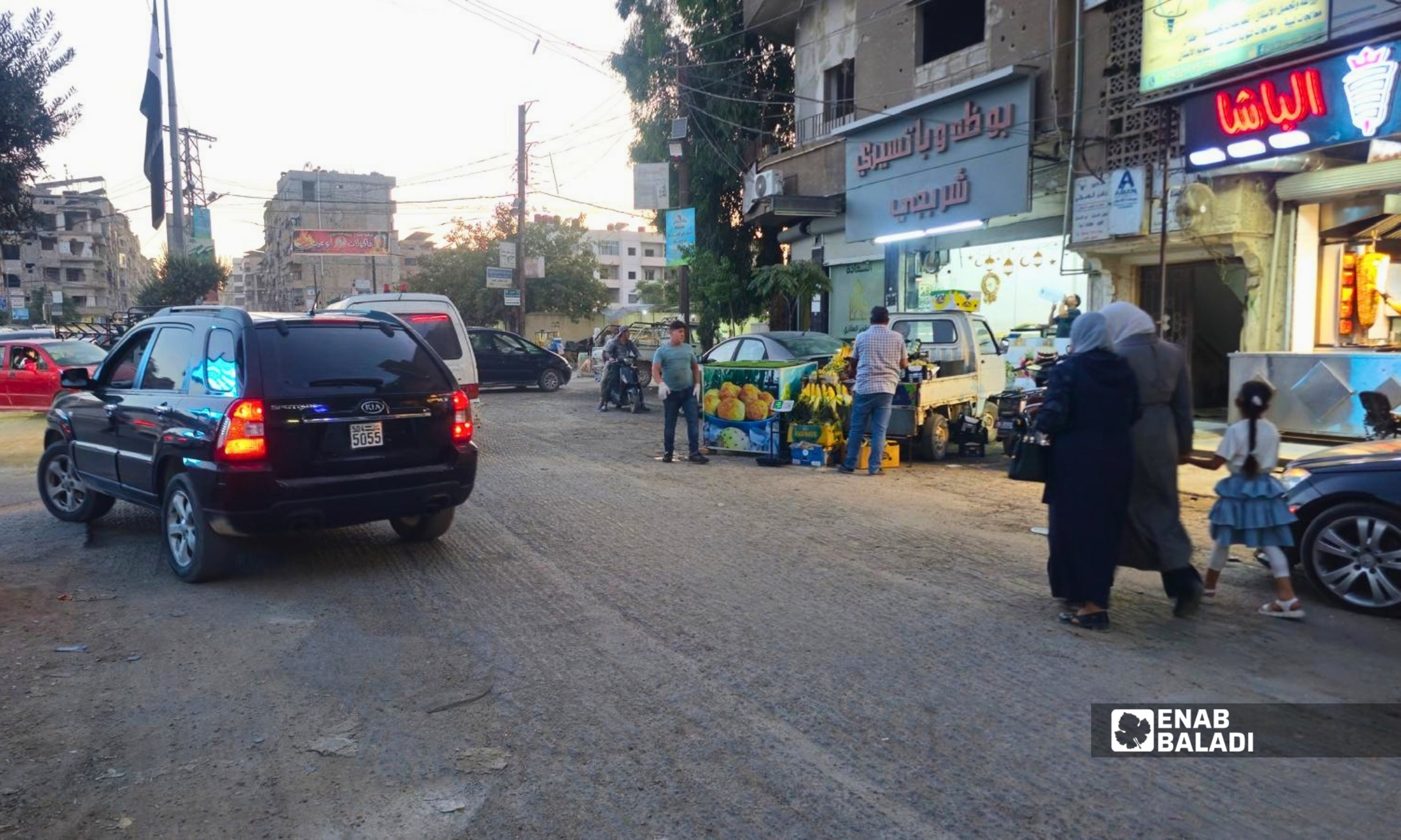 بسطات على جوانب شوارع داريا