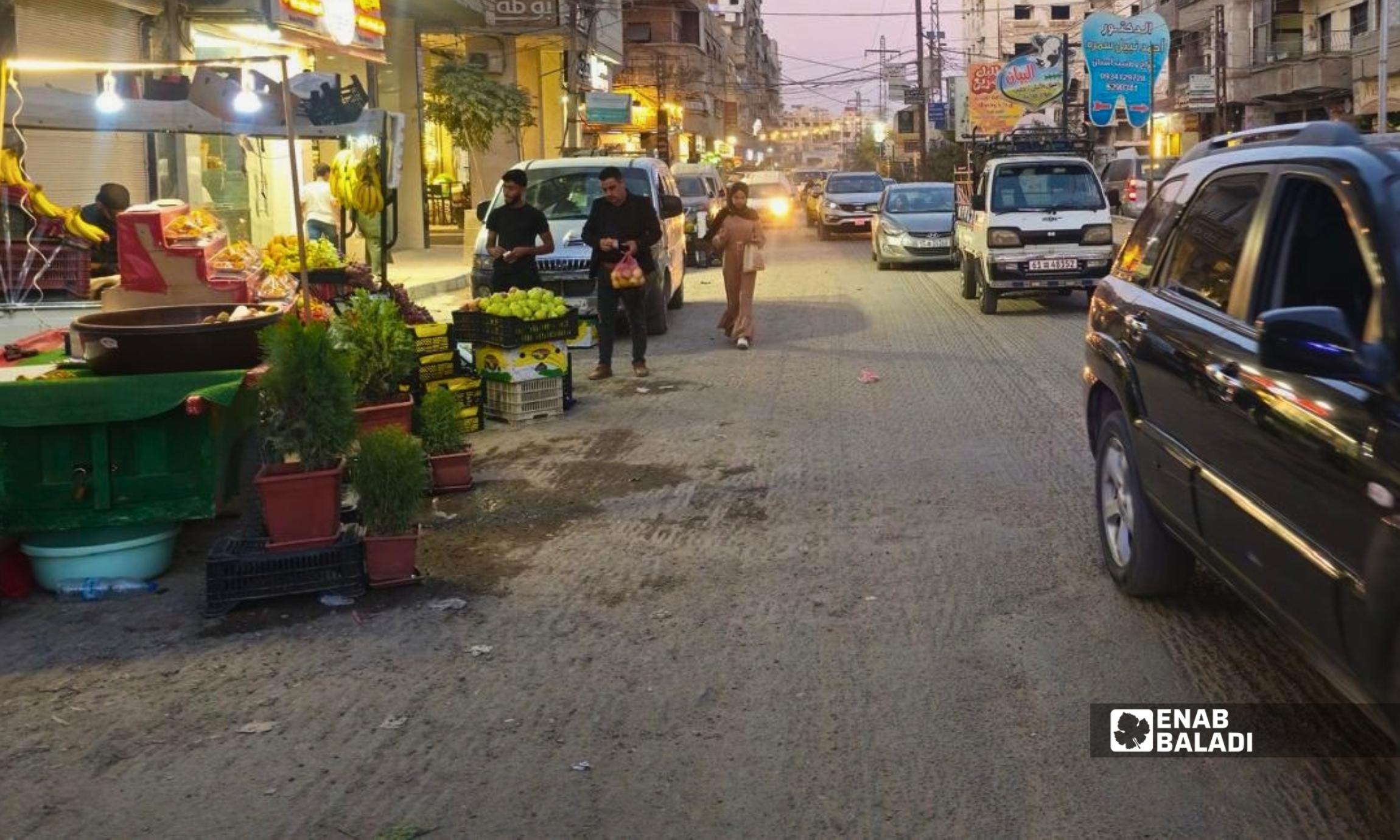 بسطات على جوانب شوارع داريا
