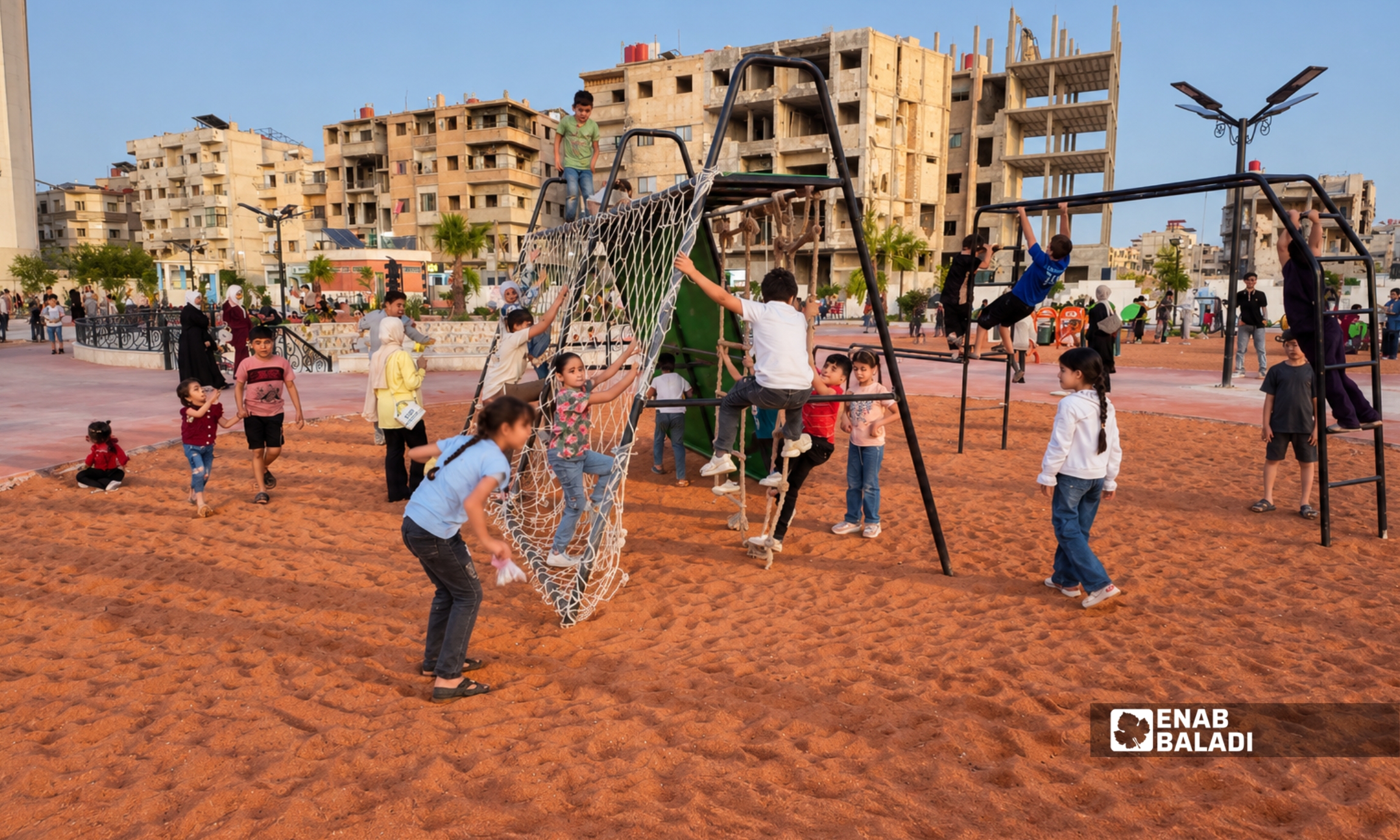 زوار في الحديقة العامة بداريا بعد أيام من افتتاحها 6 أيلول 2026 (عنب بلدي)