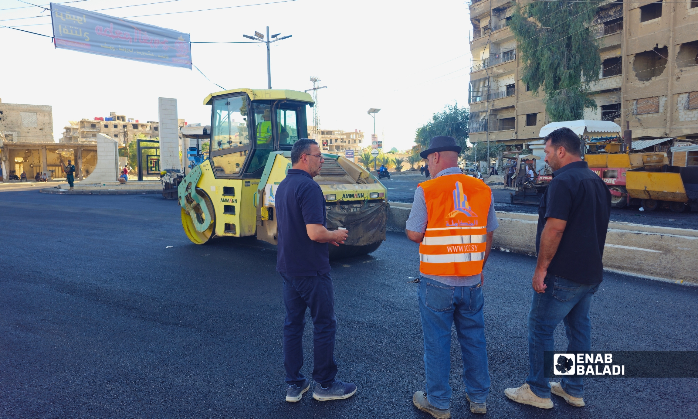أعمال تزفيت شارع الكورنيش في مدينة داريا 