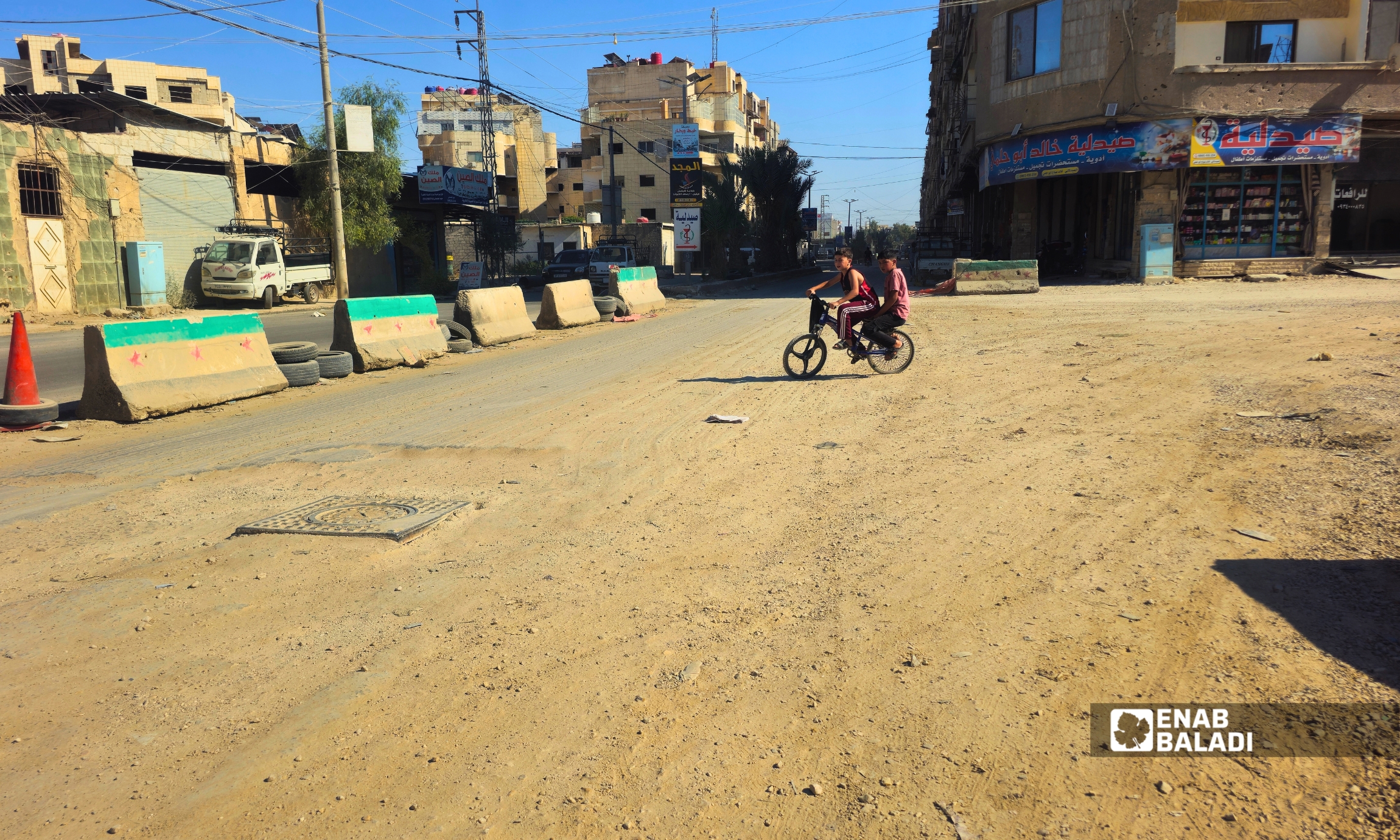 توقف أعمال تزفيت شارع الكورنيش في مدينة داريا 