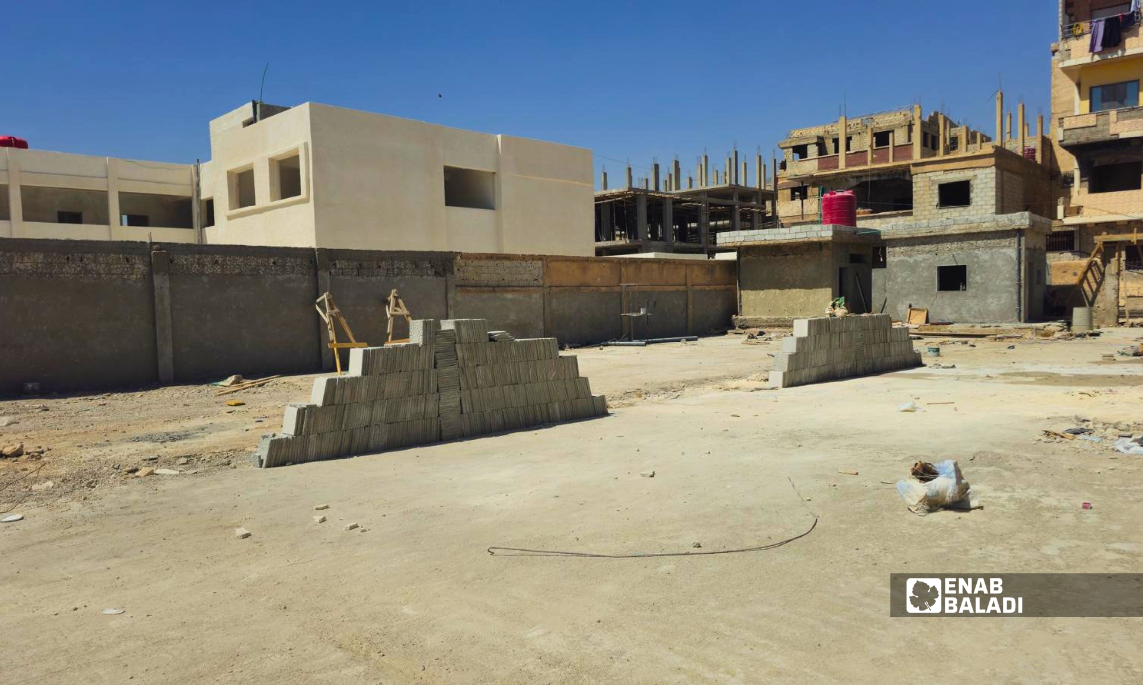 أعمال ترميم مدرسة النكاش الابتدائية في مدينة داريا