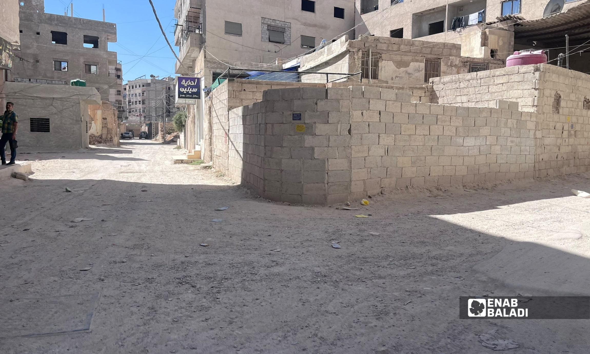 قبل الشتاء.. تأهيل الحارات الداخلية في داريا ينتظر موافقة المحافظة 19 طريق ترابي في إحدى الحارات الداخلية بمدينة داريا