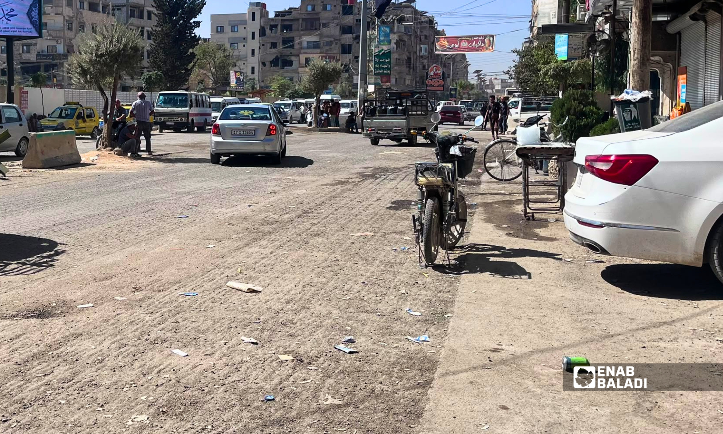 طريق بعد كشطه تمهيدًا للتزفيت في مدينة داريا 