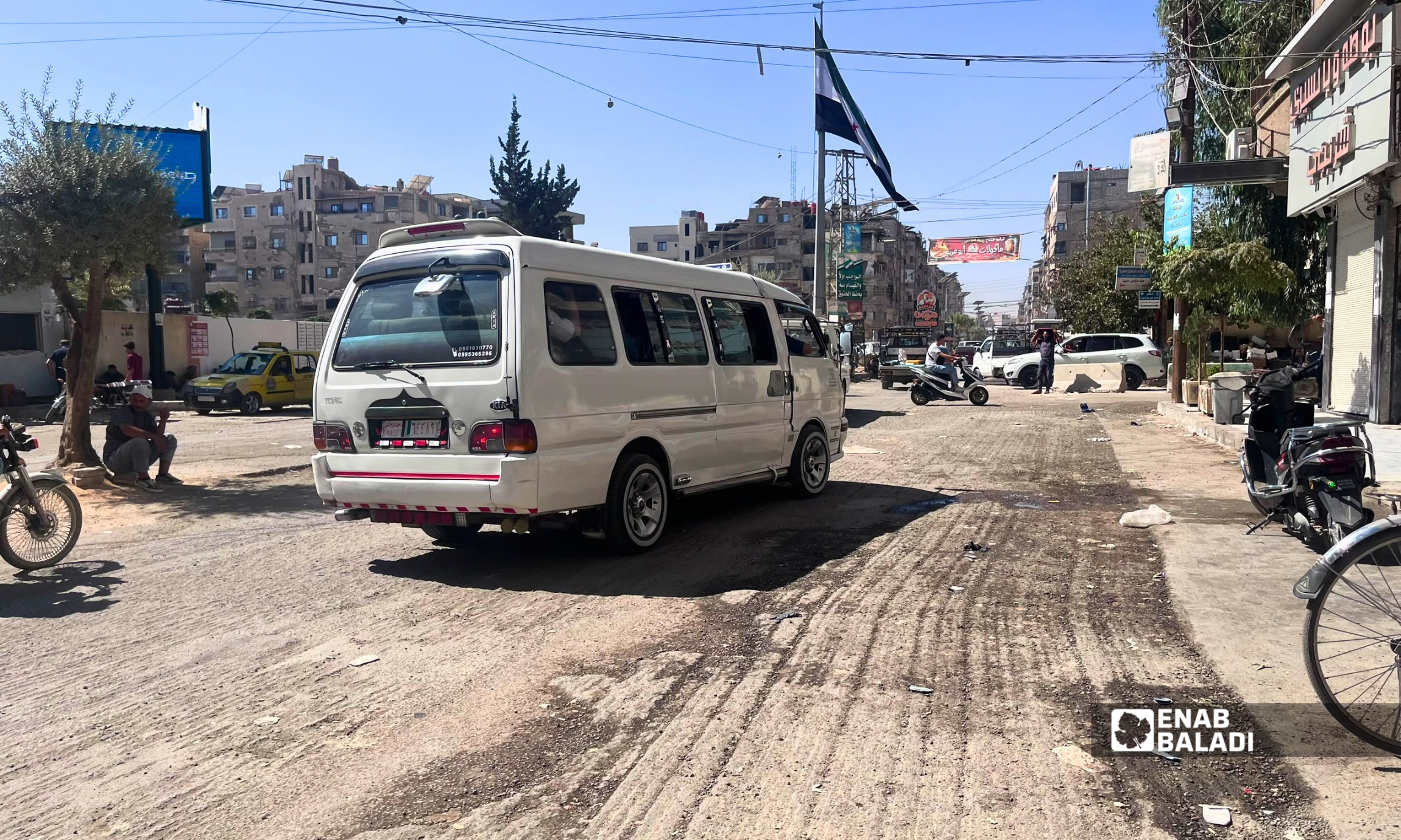 طريق بعد كشطه تمهيدًا للتزفيت في مدينة داريا 