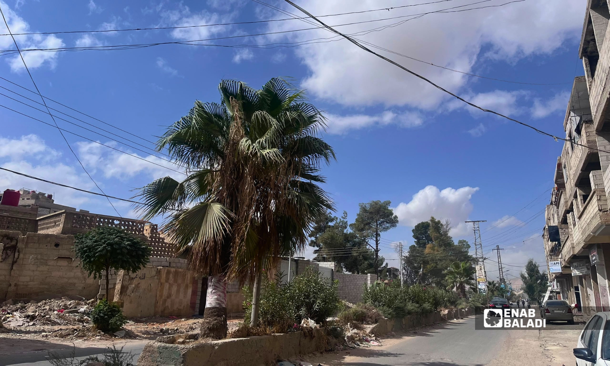 إعادة تركيب محولة الكهرباء في شارع المعضمية بداريا بعد إصلاحها