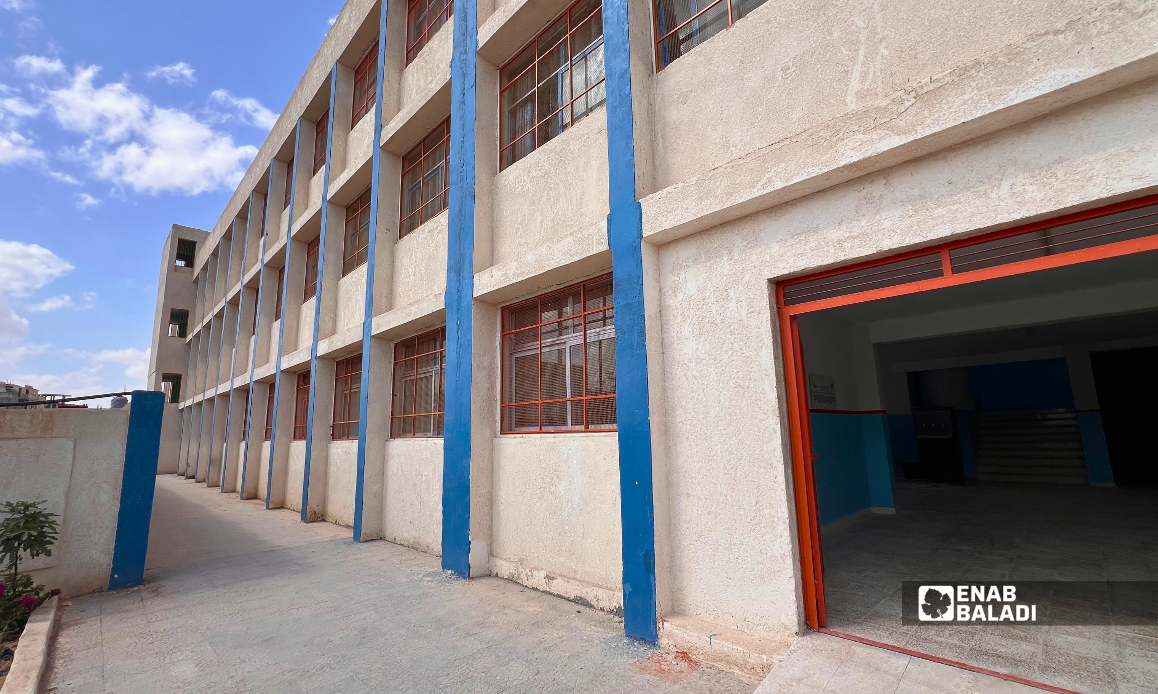 إعادة افتتاح الثانوية المهنية النسوية في داريا.. مئات الطالبات ونقص في الكوادر 25 الثانوية المهنية النسوية في مدينة داريا