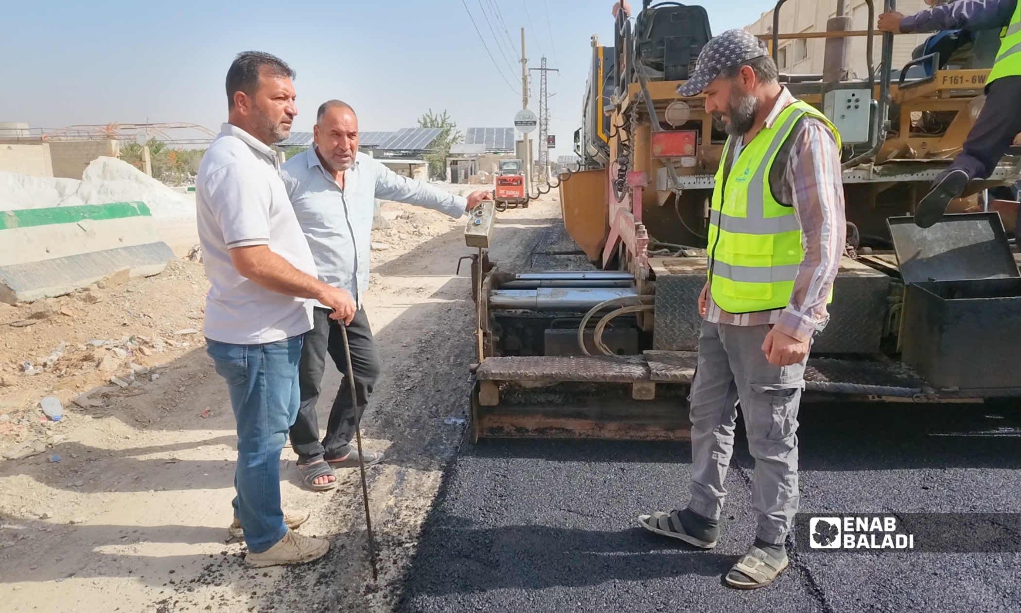 أعمال تزفيت طريق الفصول الأربعة في داريا