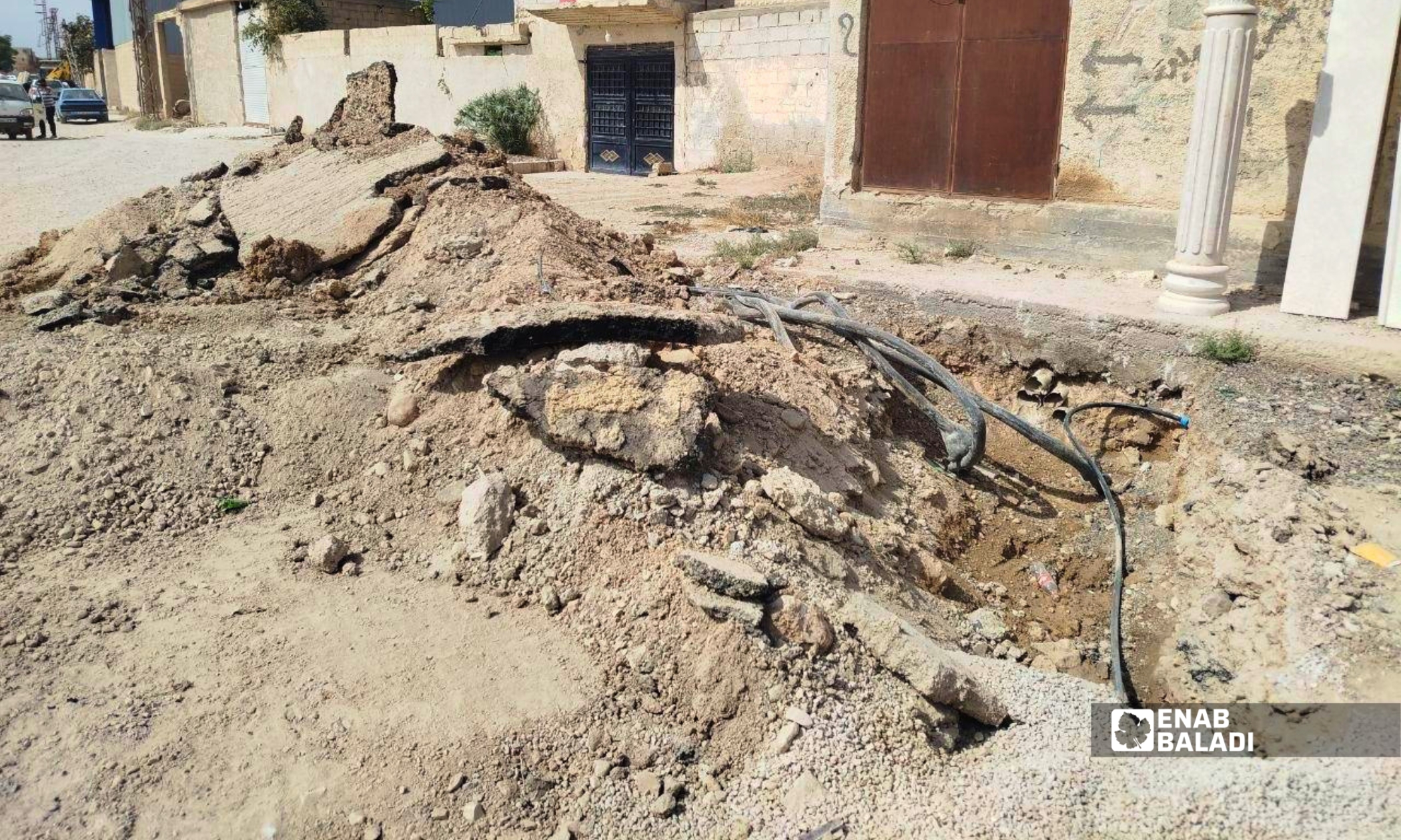 حفريات لتمديد الخدمات قبل التزفيت في طريق الفصول الأربعة بداريا