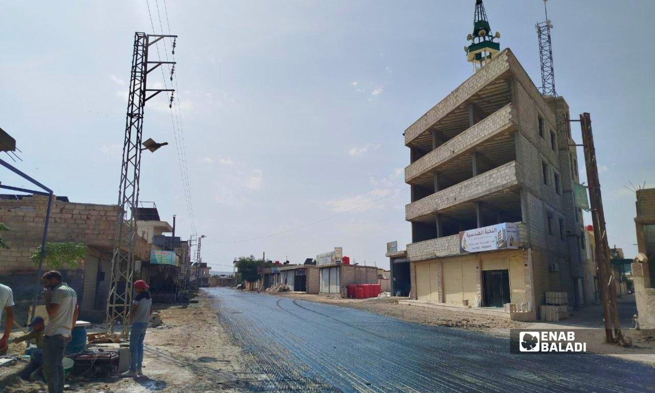 حفريات قبل يوم من تزفيت طريق الفصول الأربعة في داريا.. البلدية تحذر من هبوط الأسفلت 23 حفريات لتمديد الخدمات قبل التزفيت في طريق الفصول الأربعة بداريا