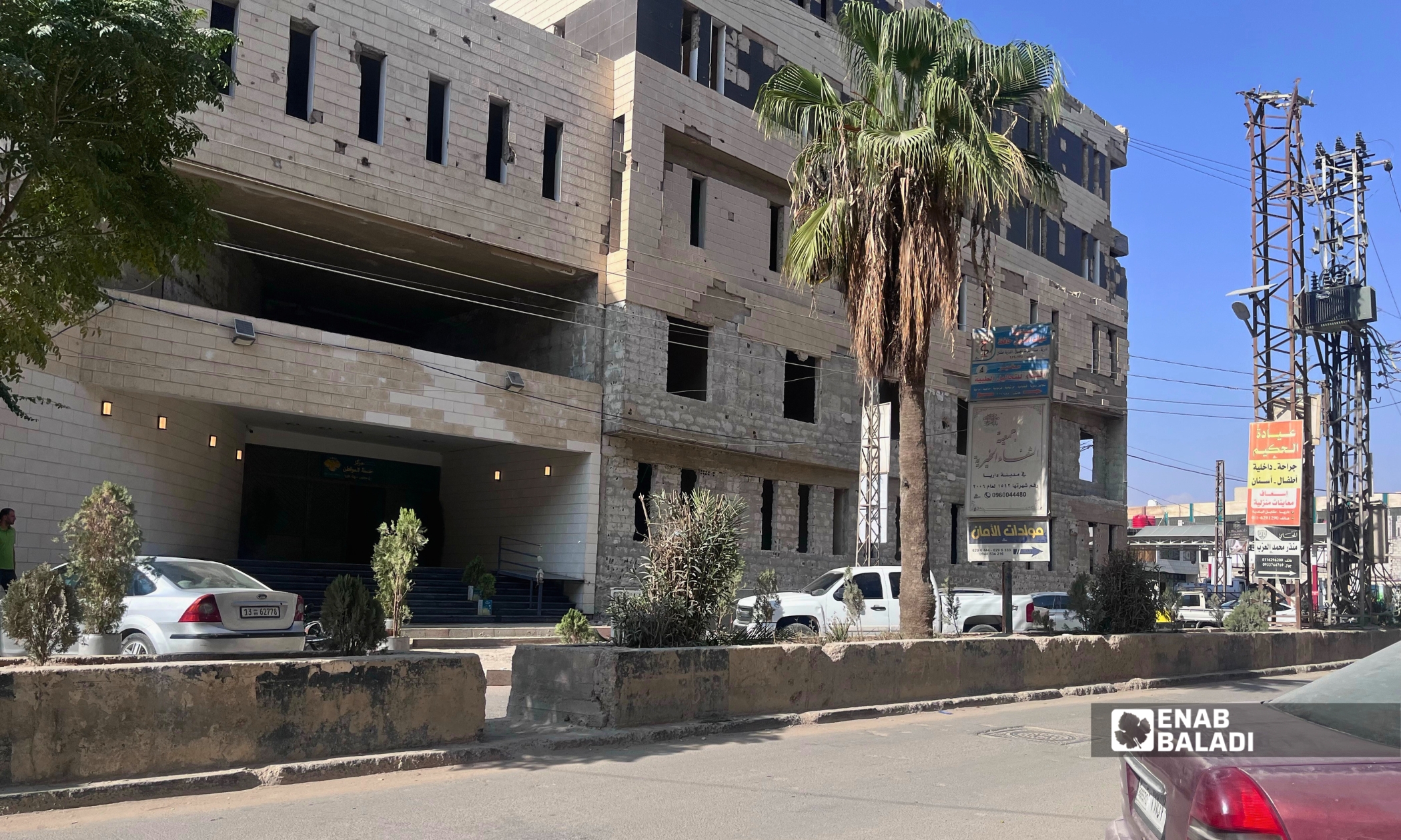 إحدى الحارات الداخلية في شارع البلدية بداريا بعد عودة المياه إلى منازلها