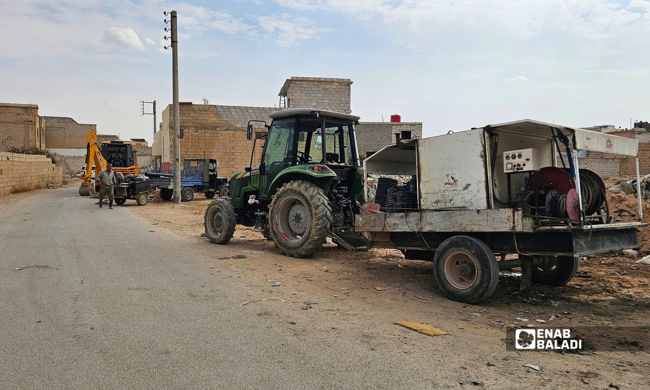 أعمال حفر وصيانة شبكة الصرف الصحي في حارة الفرخ بأرض المراح في داريا