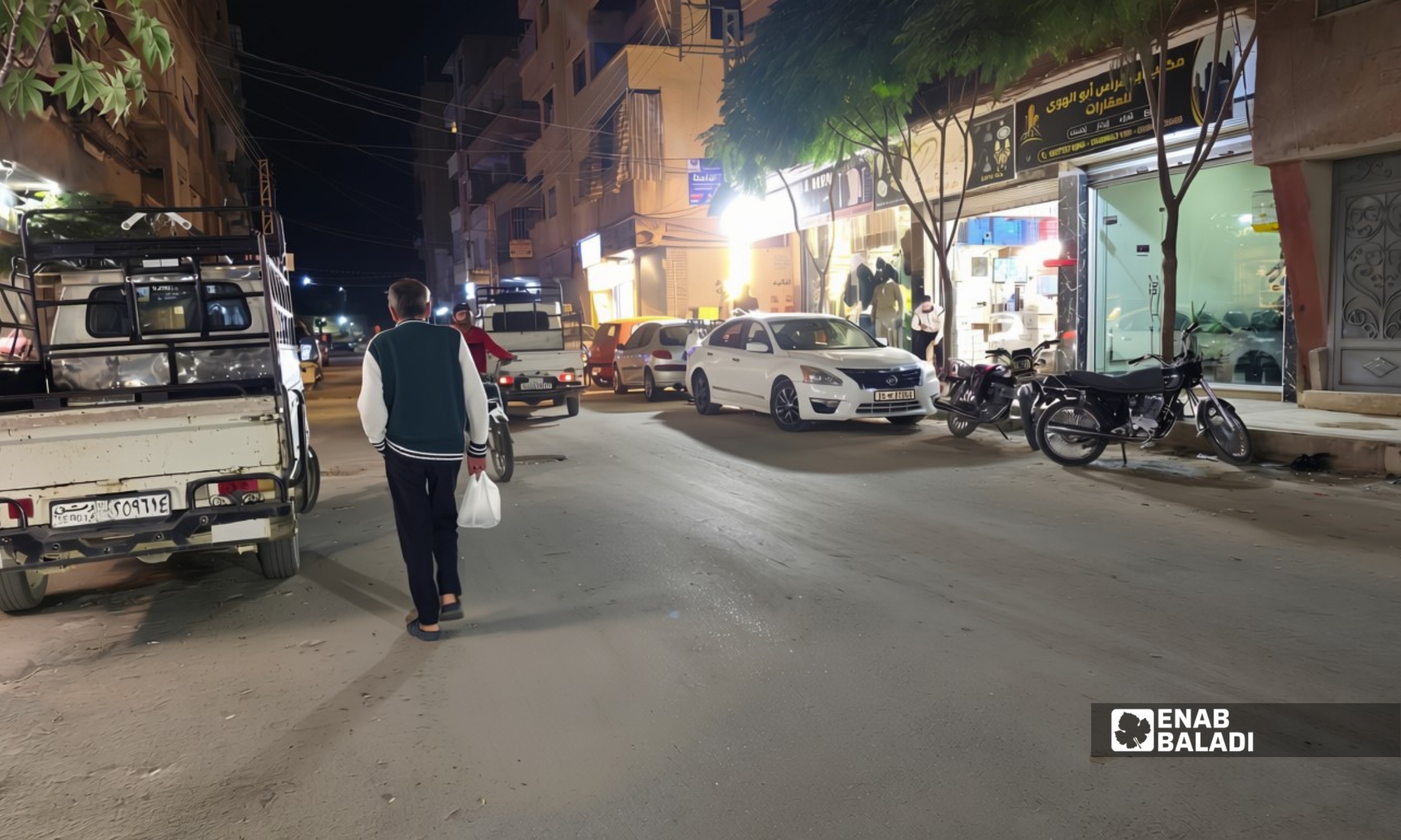 محال تجارية في مدينة داريا بريف دمشق ليلًا