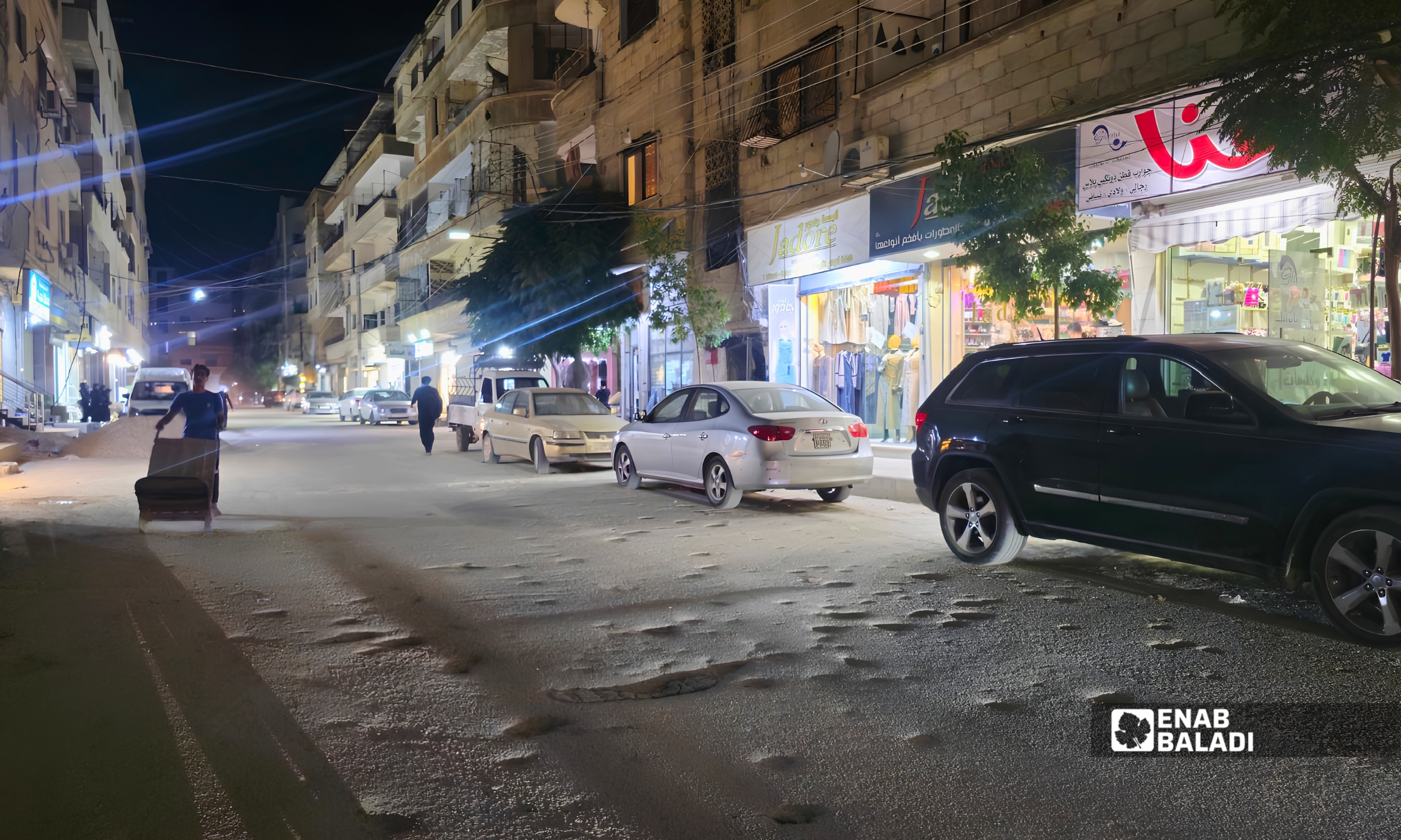 محال تجارية في مدينة داريا بريف دمشق ليلًا