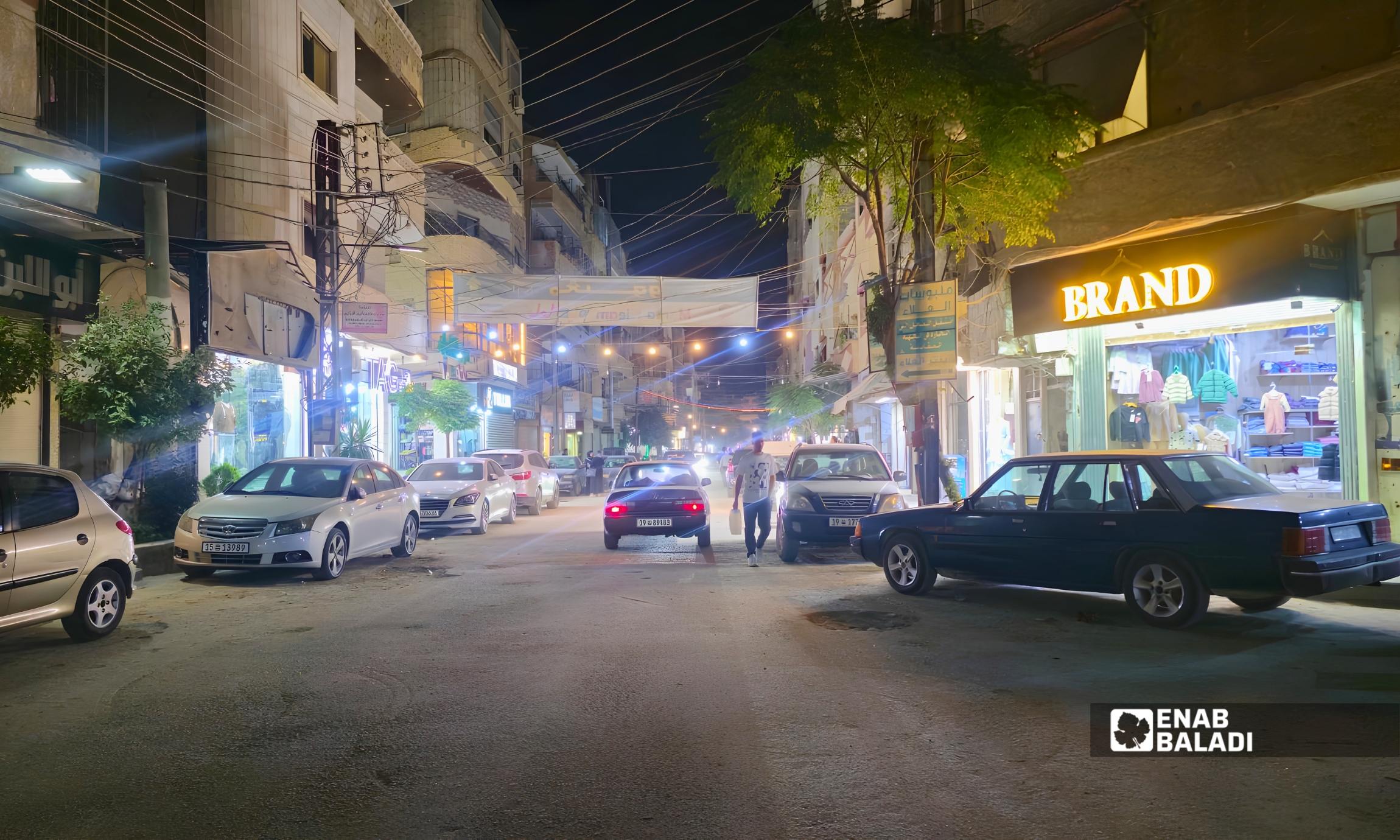 محال تجارية في مدينة داريا بريف دمشق ليلًا