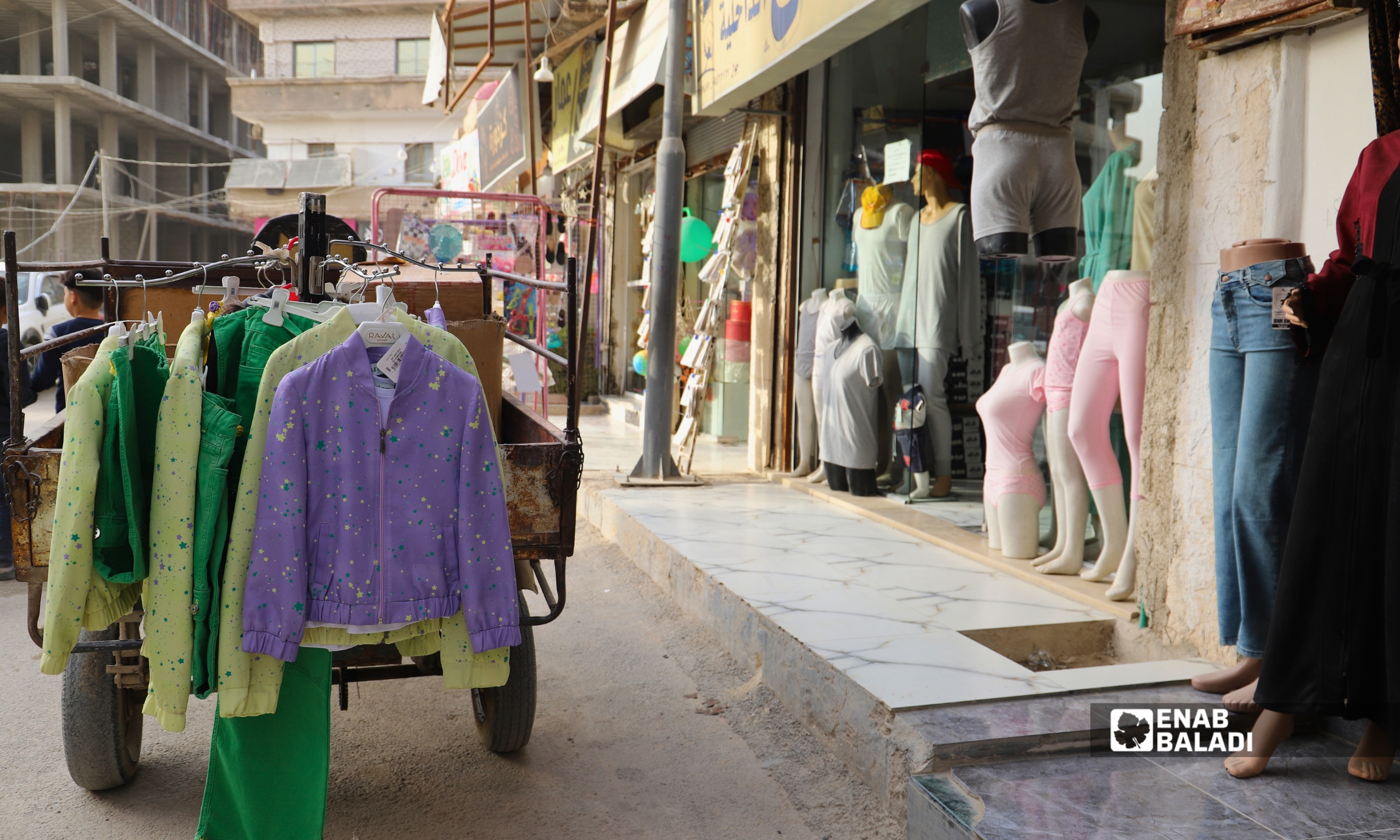 محال لبيع الملابس في مدينة داريا
