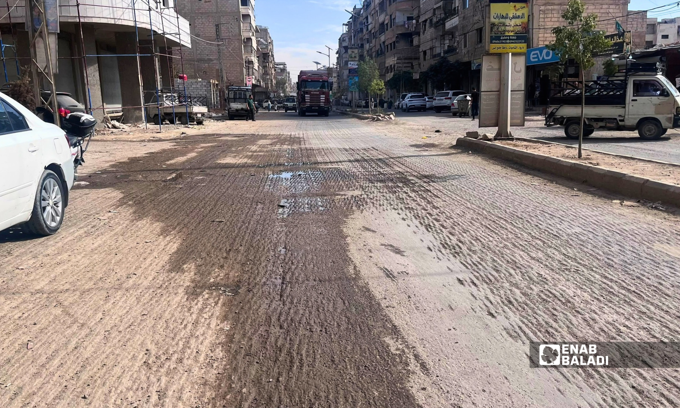 مياه متجمعة أمام محال تجارية في أحد شوارع داريا 