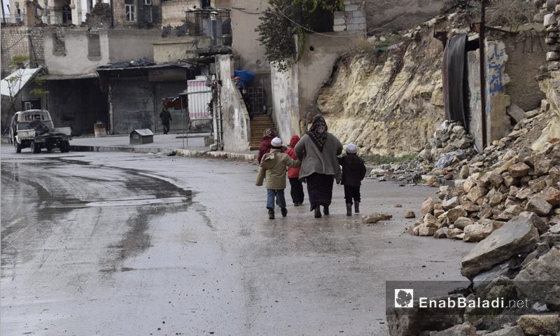 Residents fleeing the city of Aleppo, 2 December 2016 (Enab Baladi)