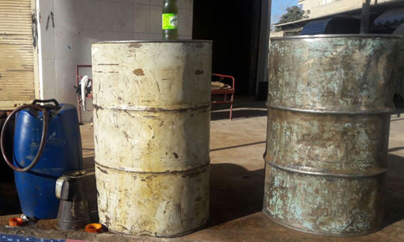 A seller of “Al-Anbari fuel oil” in Daraa, January 2017 (SMO)