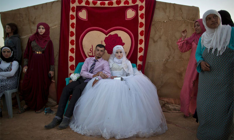 Wedding ceremony at the al-Mafraq camp for Syrian refugees in Jordan, June 20, 2016 (AP)