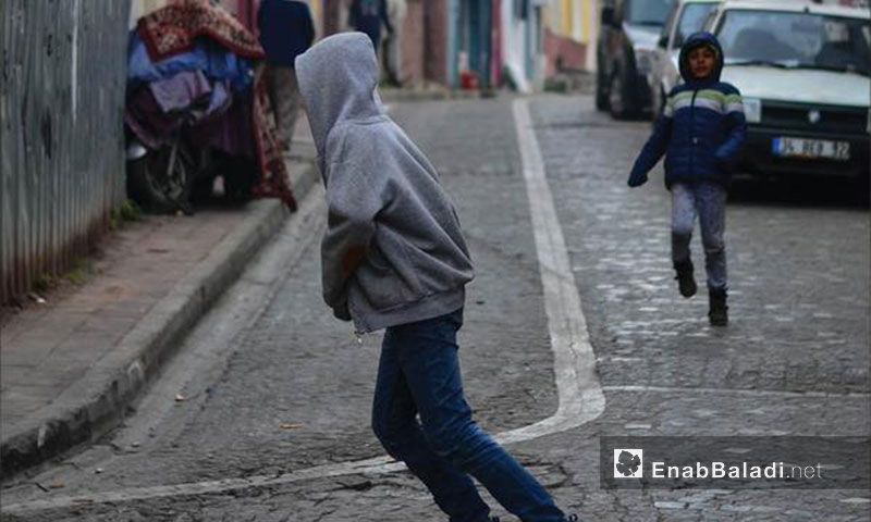 Syrian and Turkish children in a neighborhood in Istanbul – expressive image-2017 (Enab Baladi)