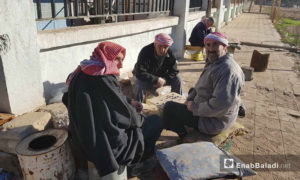 Civilians from the city of Qamishli sitting on a pavement in the al-Quwatli neighborhood-  30 January 2018 (Enab Baladi)