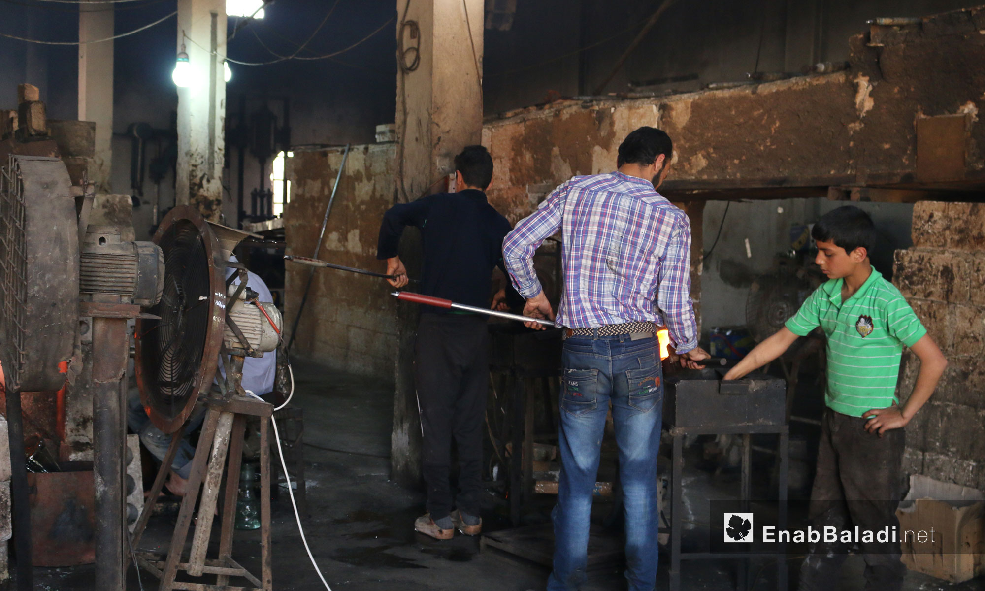 Glass Making in the City of Armanaz in Rural Idlib – April 14.2018 (Enab Baladi)