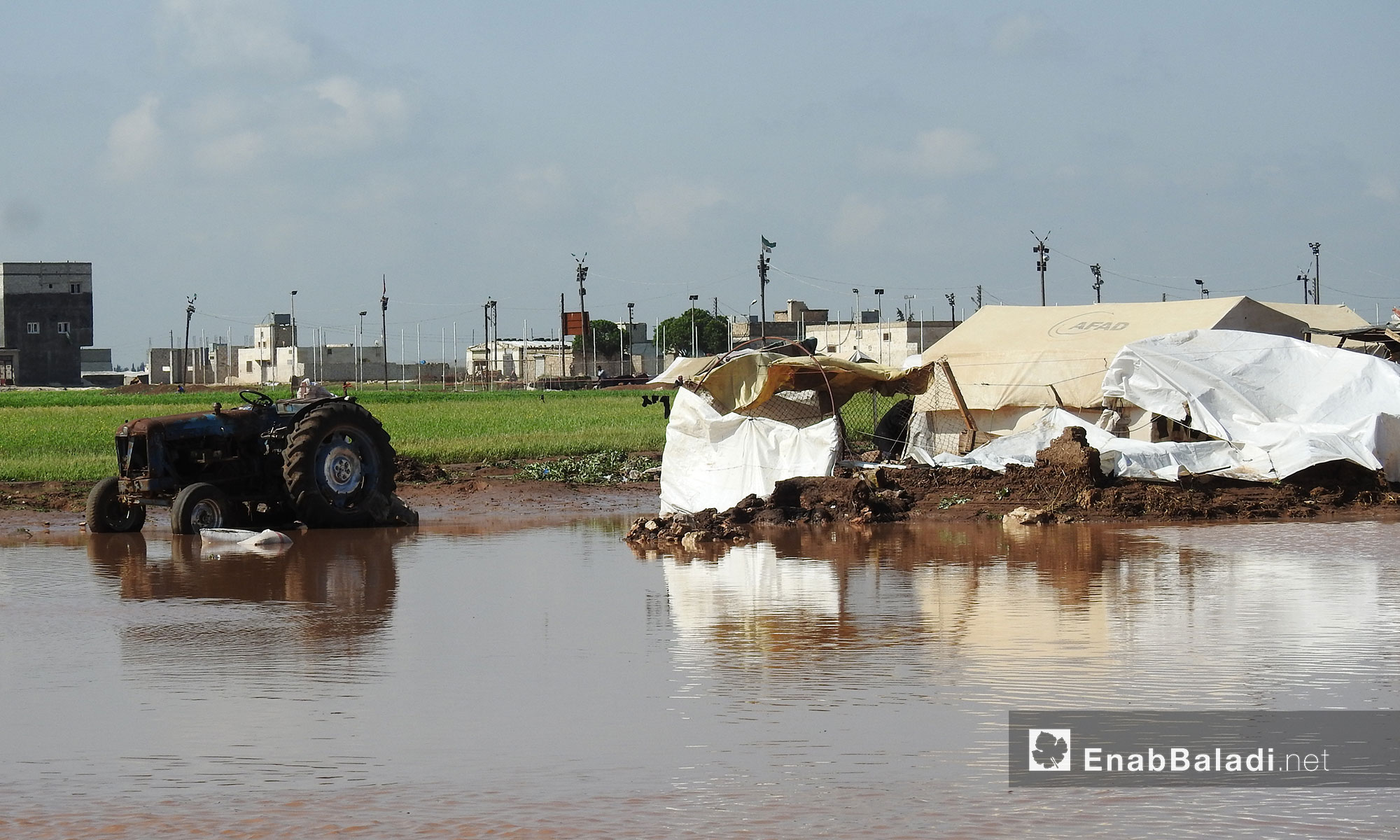 Refugee camps drown due to the Queiq River