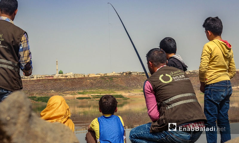 Children from rural Homs participated in scouting activities at the banks of the Rastan dam – March 2018 (Enab Baladi)