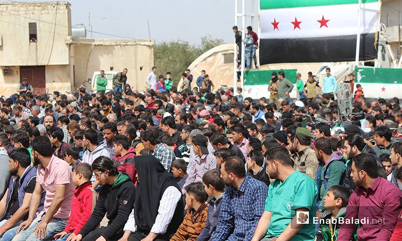 Thousands of civilians in a picket in the Bab al-Salameh crossing in northern Aleppo calling on Turkey to move towards Tell Rifaat – March 23, 2018 (Enab Baladi)