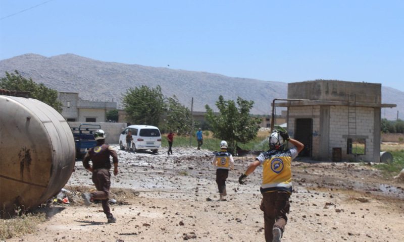 The Civil Defense Teams running to rescue the victims of the aerial bombardment of Mishmishan village in rural Idlib – July 10, 2018 (Civil Defense)