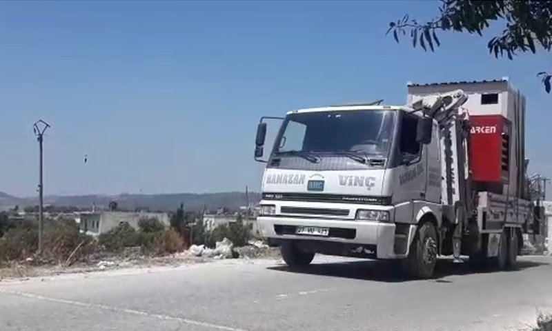 Turkish telecommunication towers enter Idlib from Kherbet Eljoz crossing – July 7, 2018 (Facebook)