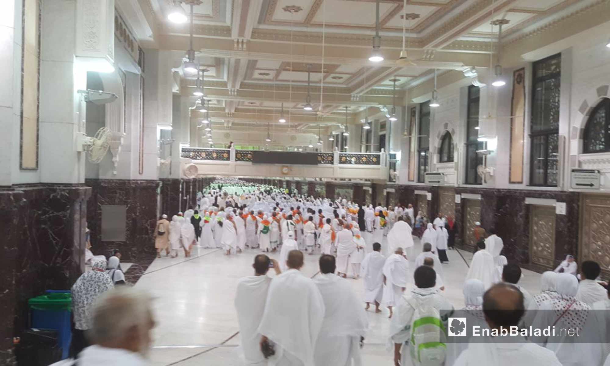 Pilgrims perform the tawaf ritual around al-Kaʿbah al-Musharrafah – August 4, 2018 (Enab Baladi)
