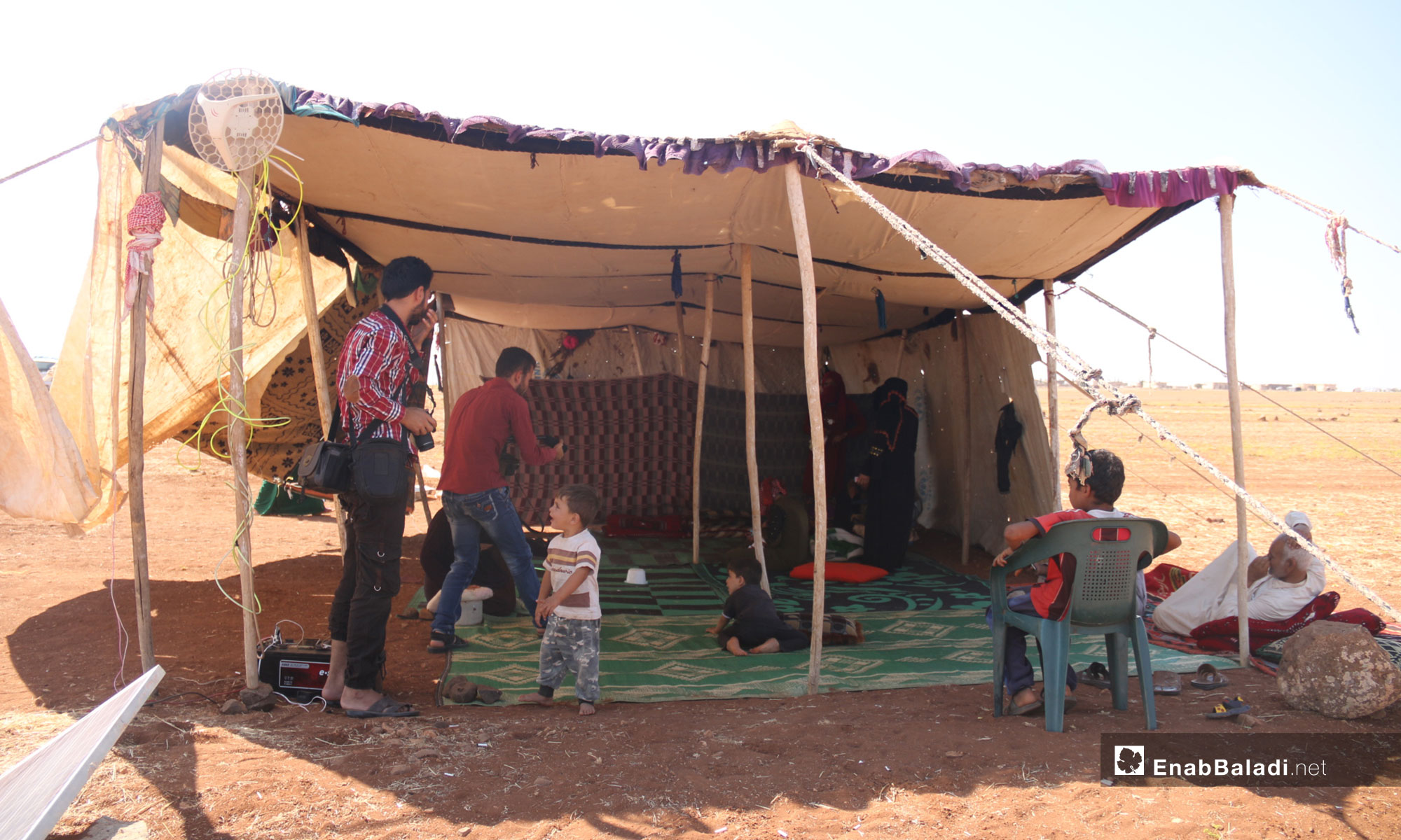 Families displaced from rural Idlib due to shelling to the town of Sarman near the Turkish supervision point in Idlib – September 12, 2018 (Enab Baladi)