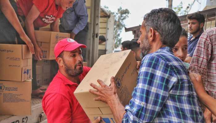 The Syrian Arab Red Crescent (SARC) distributing aids in Yarmouk Basin, November 1, 2018 (SARC website)