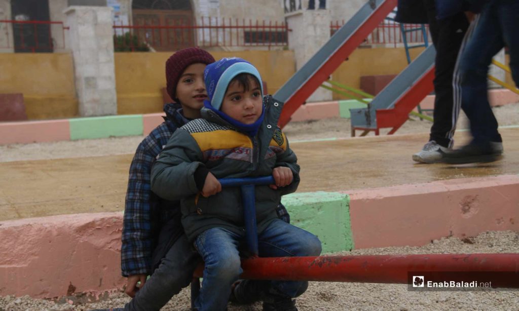 Children play at the al-Dalah Park in the city of Maarrat al-Nu'man, rural Idlib – December 18, 2018 (Enab Baladi)