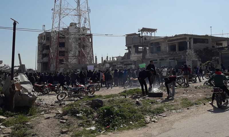 A demonstration in Daraa al-Balad calling the regime to step down and refusing the erection of a statue of Hafez al-Assad at the city center – March 10, 2019 (Aboalbaraa Alhorani)