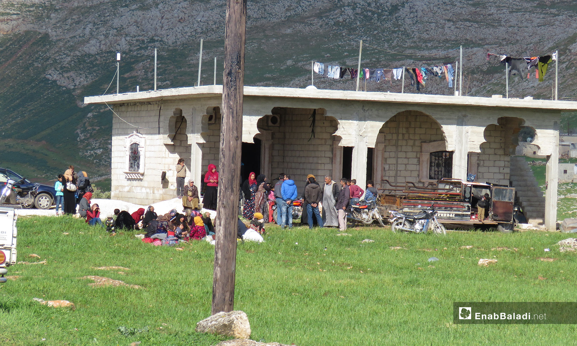 The displacement of people from the village of al-Huwayz to the village of Shair al-Maghar, under the protection of the Turkish observation point in al-Ghab Plain – March 18, 2019 (Enab Baladi)