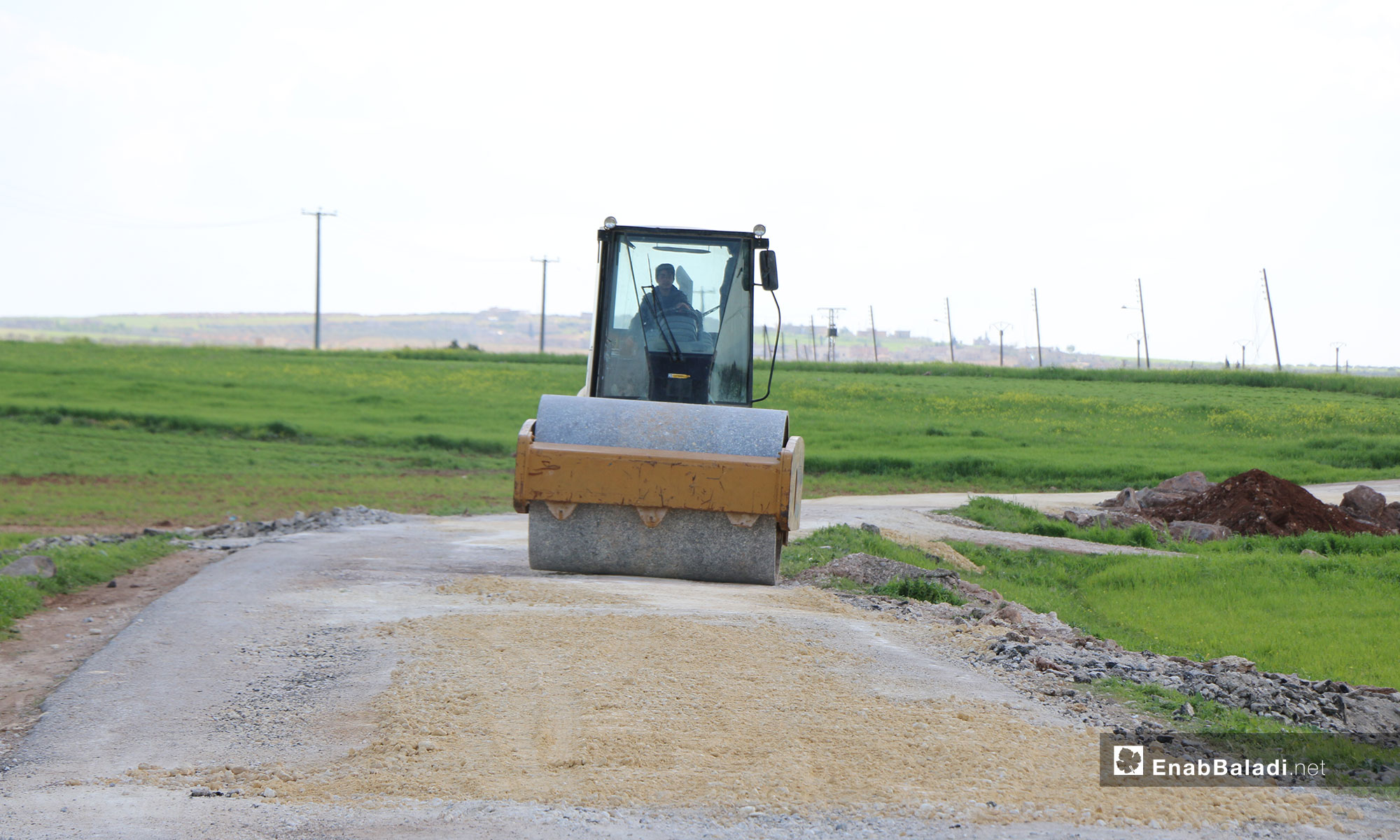 Upgrading the roads connecting the villages and towns in northern rural Aleppo – April 10, 2019 (Enab Baladi)