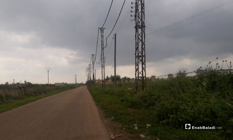 Electric poles near al-Ash'ari electric station in Daraa - 20 April 2019 (Enab Baladi)